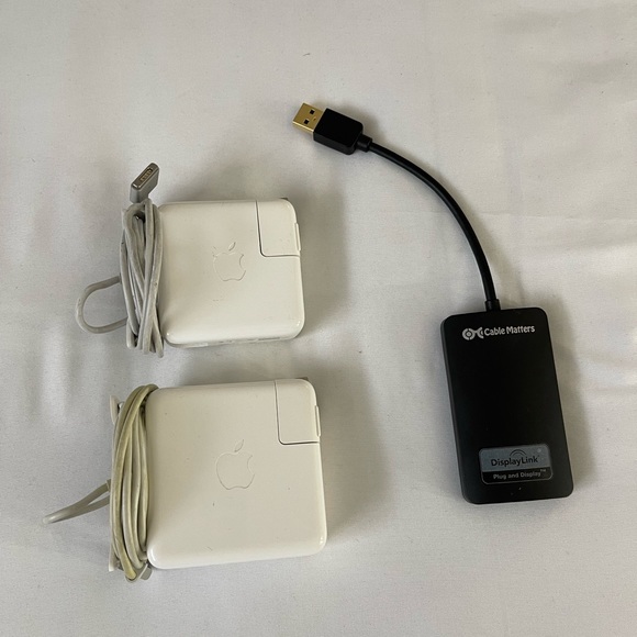 Apple MacBook Air Laptop 2017 13” - Picture 7 of 10